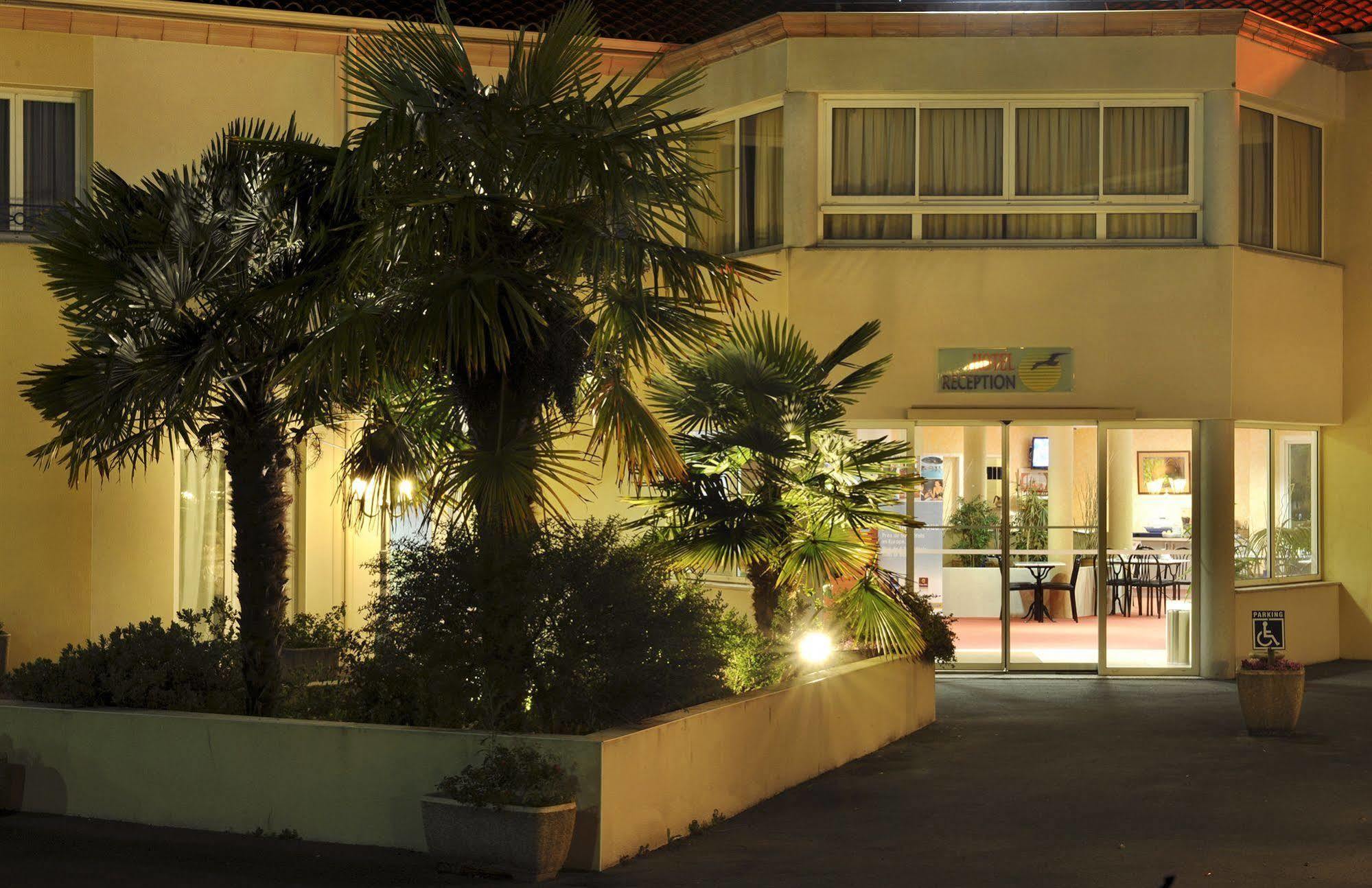 Comfort Hotel Saintes Exterior foto